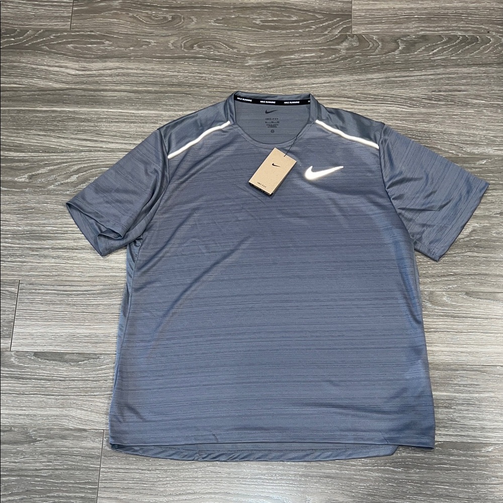 Nike Men's Charcoal Gray Short Sleeve Tee